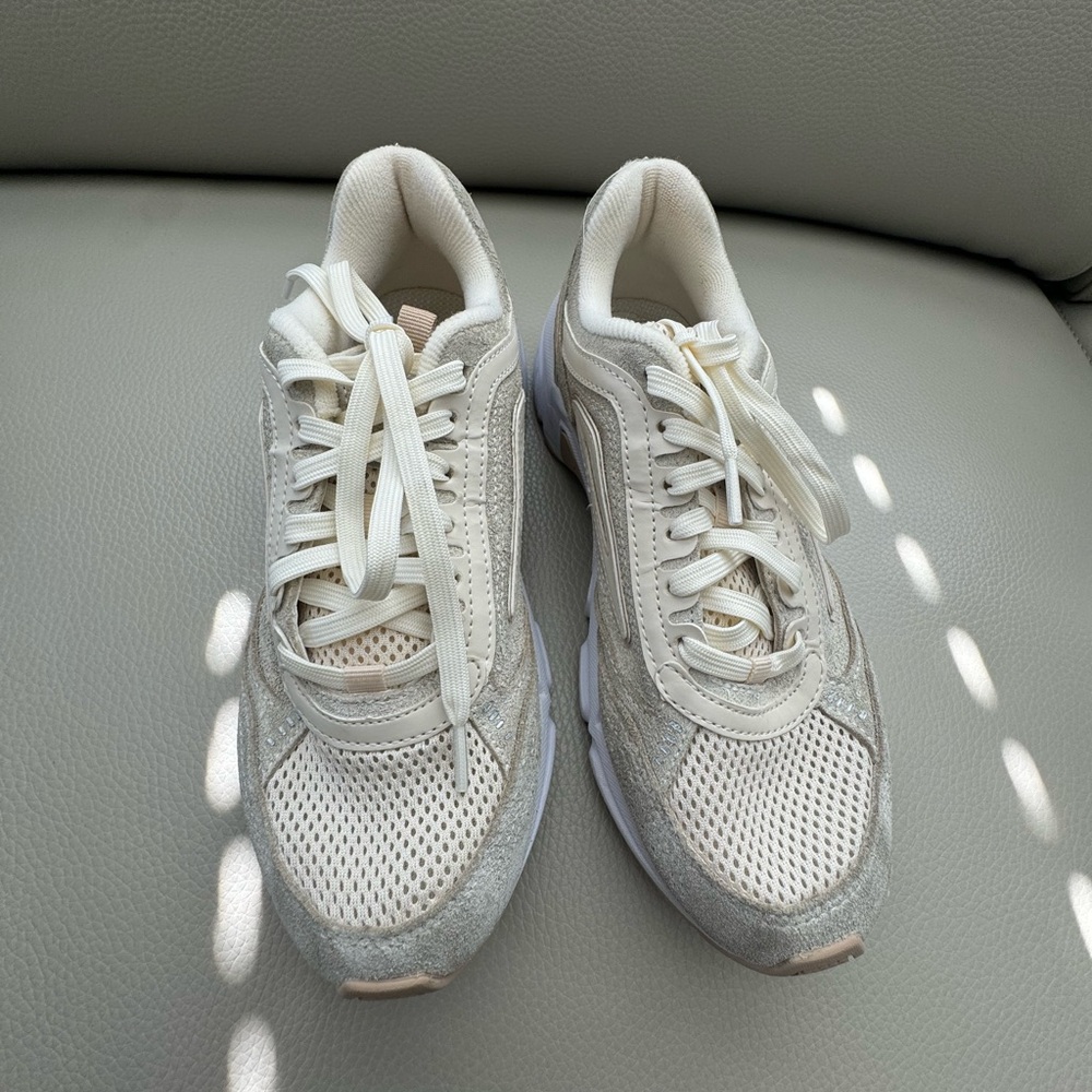 Fila Women's Cream Sneakers..